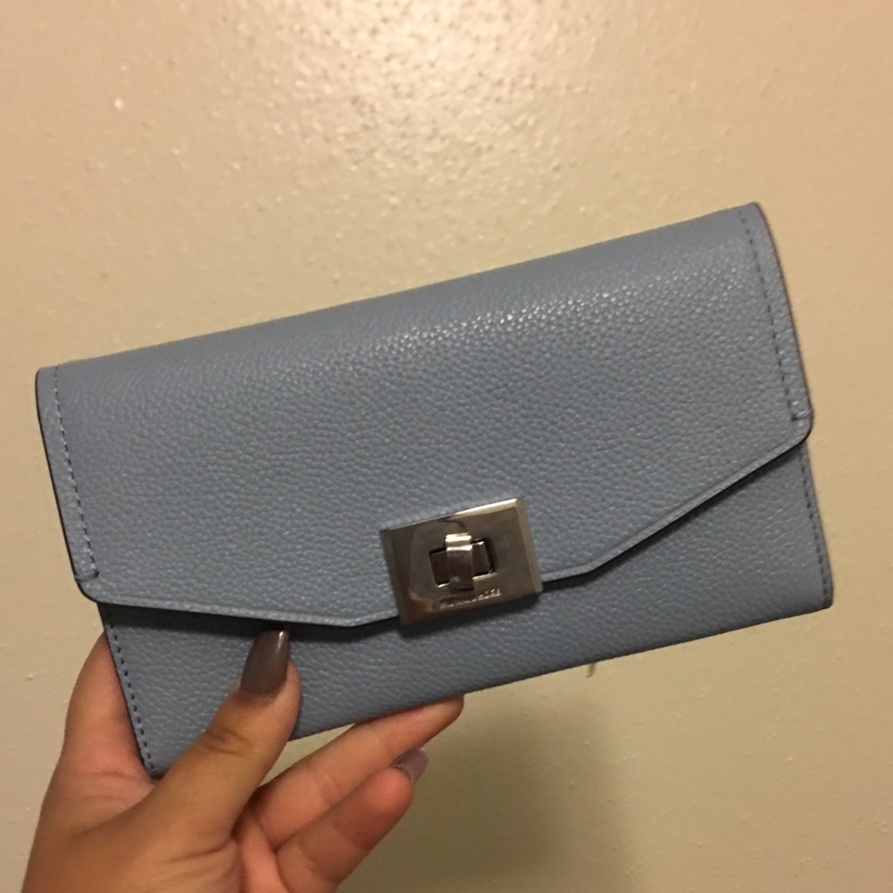Michael kora triflold wallet🦋